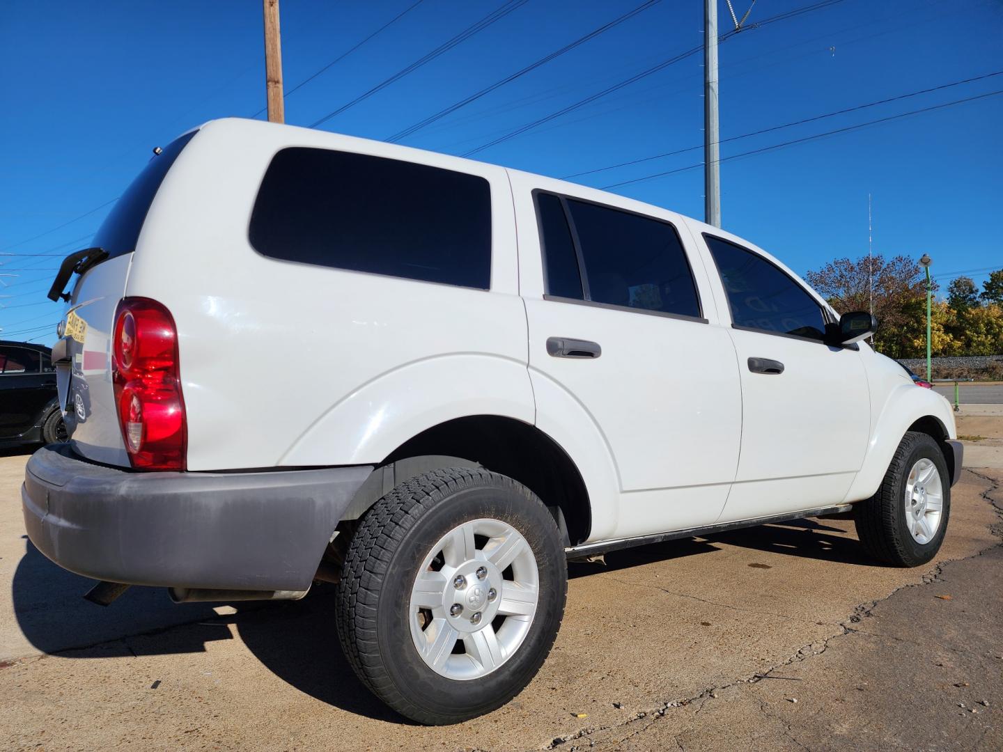 2005 WHITE Dodge Durango ST (1D4HD38K75F) with an 3.7L V6 SOHC 12V engine, AUTO transmission, located at 2660 S.Garland Avenue, Garland, TX, 75041, (469) 298-3118, 32.885387, -96.656776 - Photo#3